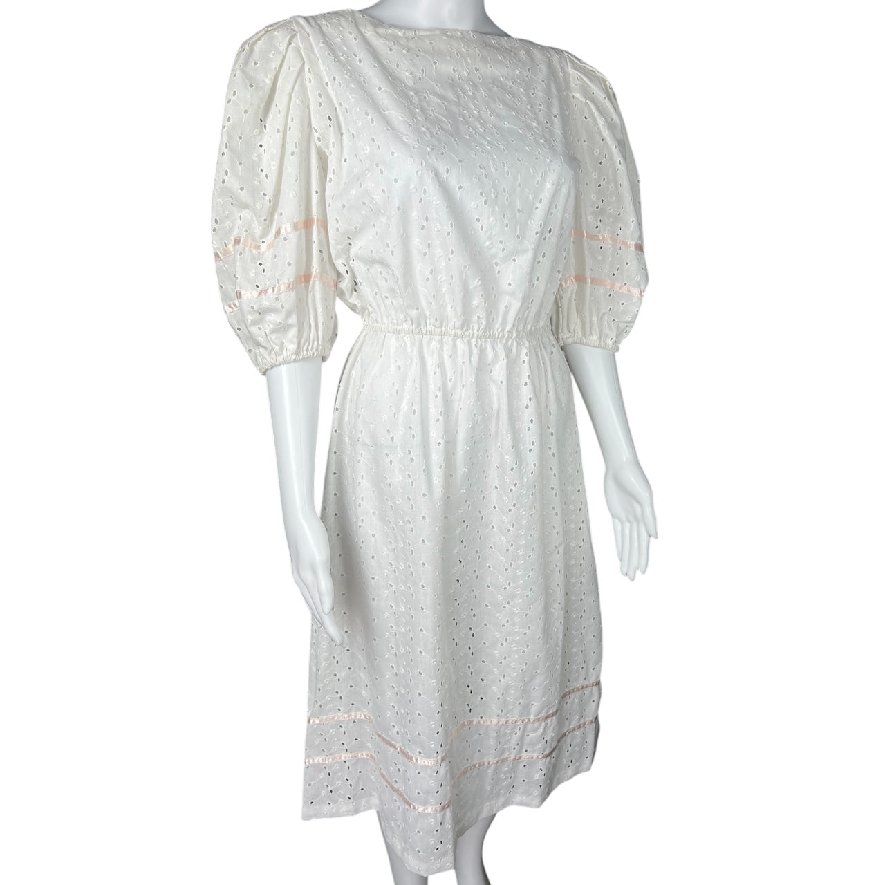 Vintage 1970s Seneca White Eyelet Floral Lace Prairie Midi Dress Puff Higgs Vintage Vintage 1970s Seneca White Eyelet Floral Lace Prairie Midi Dress Puff Higgs Vintage
