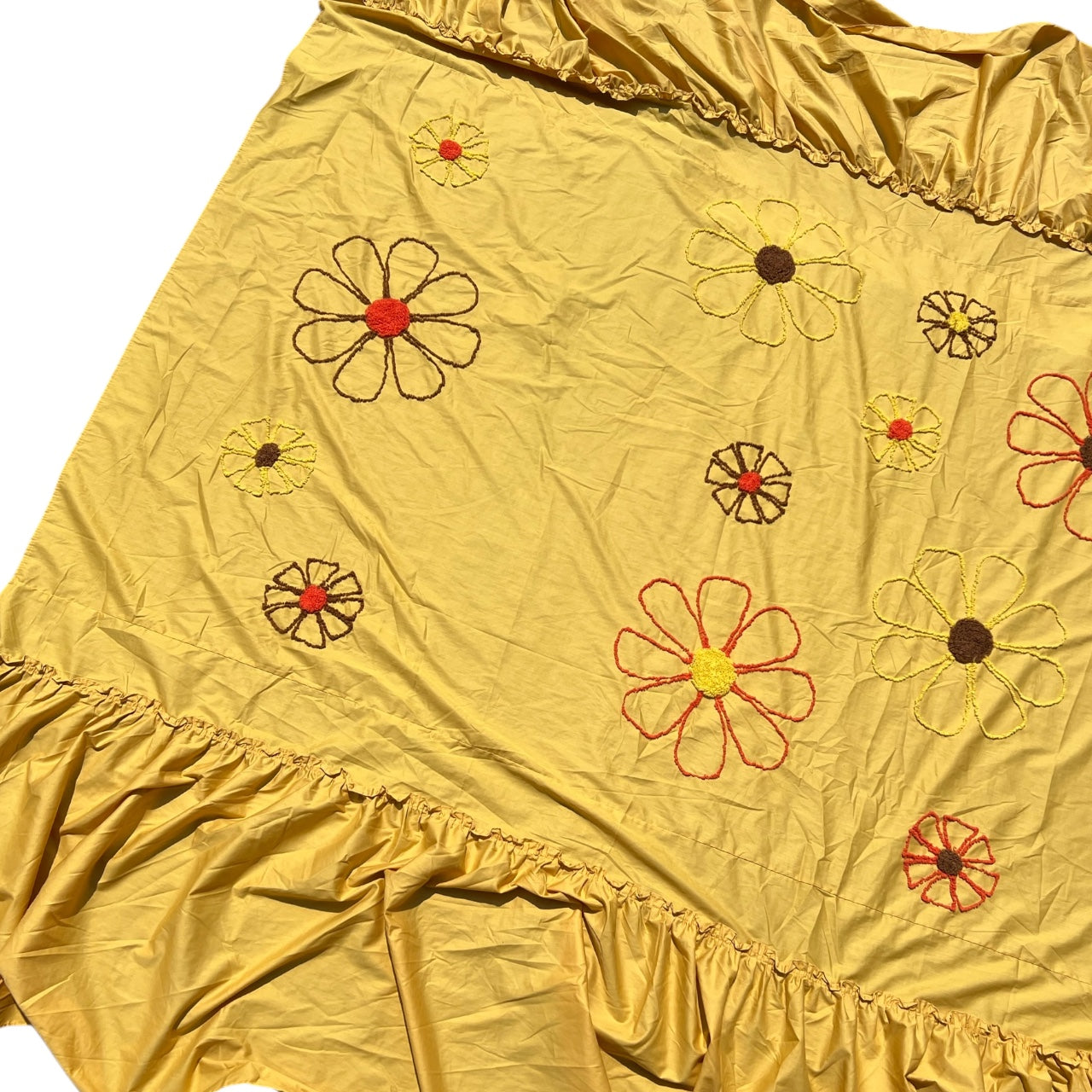 60s 70s Floral Embroidered Bedspread 86” x 53” Full Bed Cover Shag Carpet Flowers Ruffle Trim