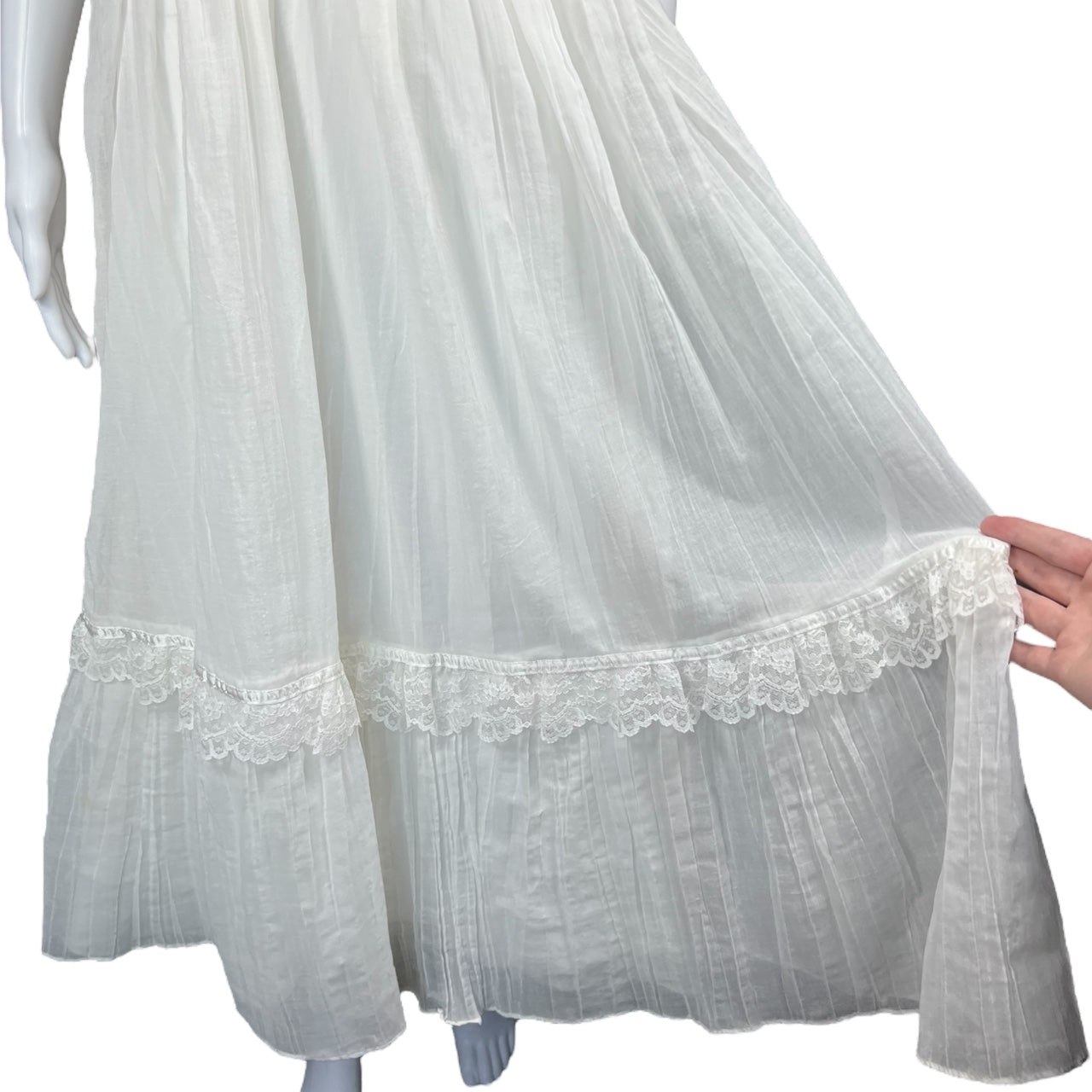 Vintage 1970s Gunne Sax White Off Shoulder Boho Lace Prairie Wedding Dress size 9 Ribbon Pleated