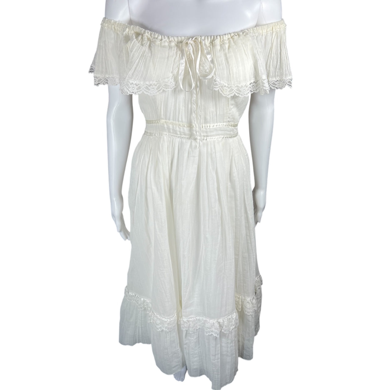 Vintage 1970s Gunne Sax White Off Shoulder Boho Lace Prairie Wedding Dress size 9 Ribbon Pleated