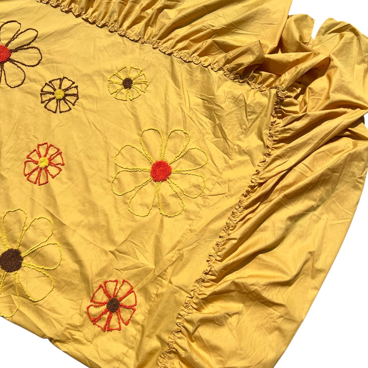 60s 70s Floral Embroidered Bedspread 86” x 53” Full Bed Cover Shag Carpet Flowers Ruffle Trim